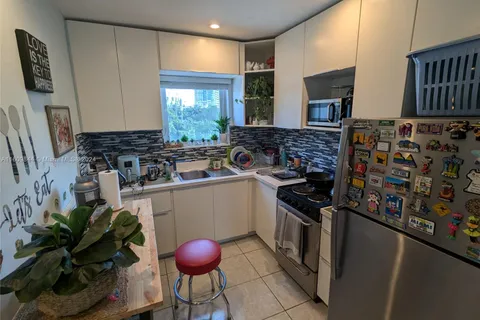 158 Ocean Dr # 407, Miami Beach FL 33139