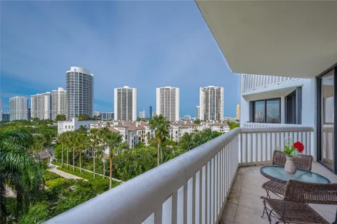 2000 Island Blvd # 910, Aventura FL 33160