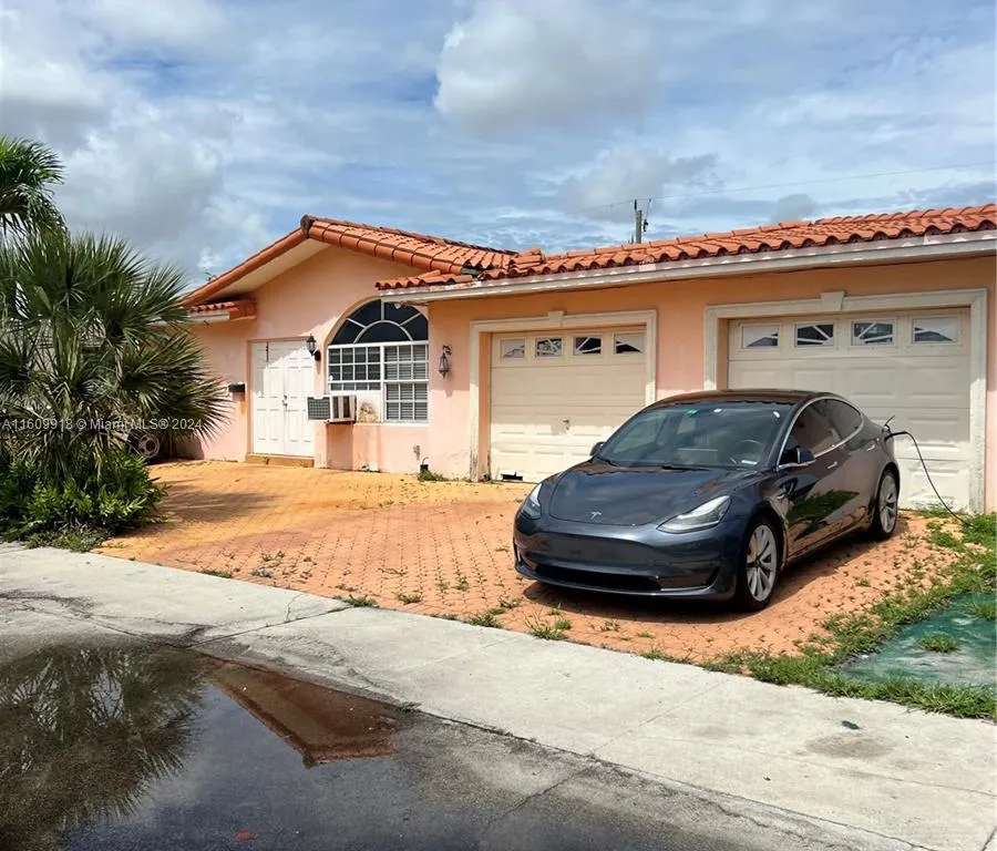 4660 W 8th Pl, Hialeah FL 33012