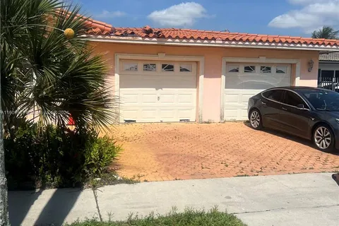 4660 W 8th Pl, Hialeah FL 33012