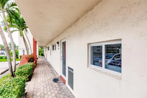 411 S Hollybrook Dr # 108, Pembroke Pines FL 33025