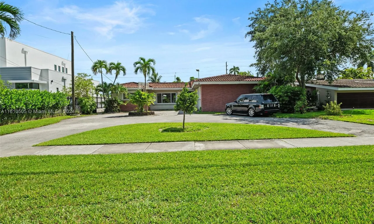 85 S Royal Poinciana Blvd, Miami Springs FL 33166