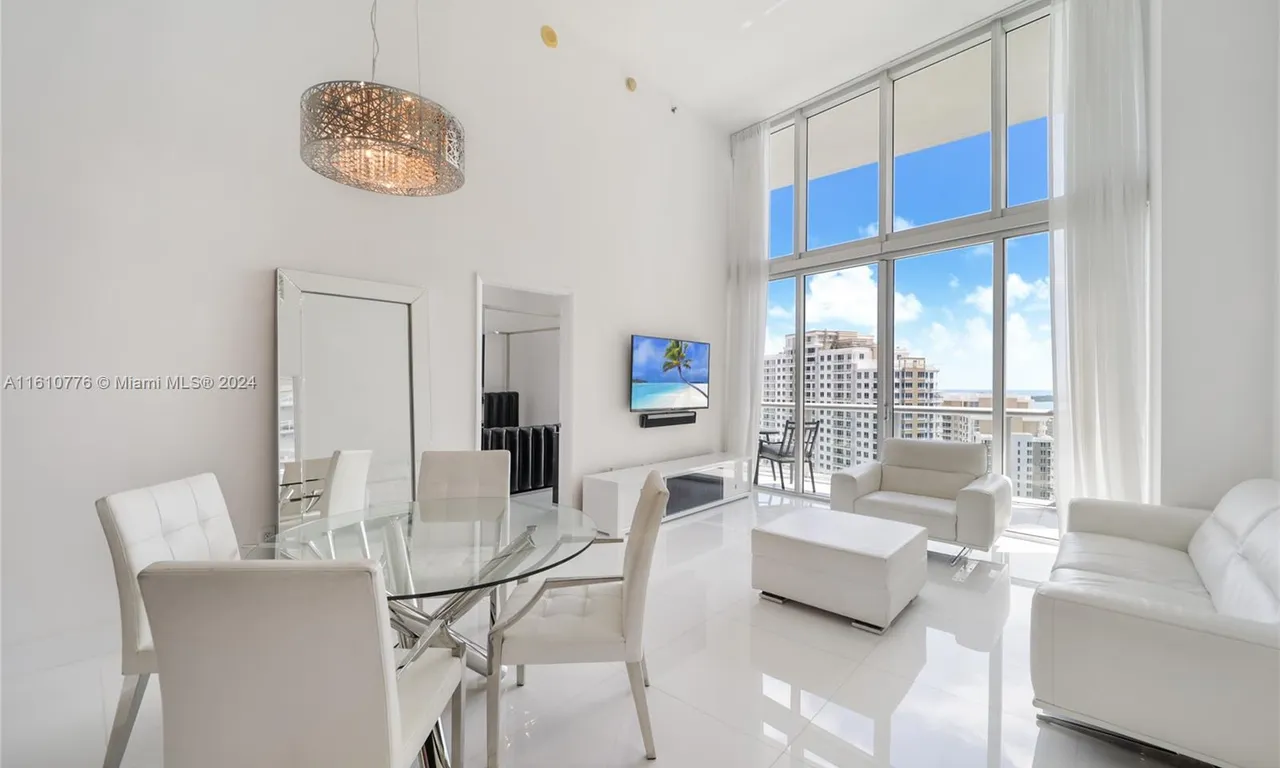 475 Brickell Ave # 2807, Miami FL 33131