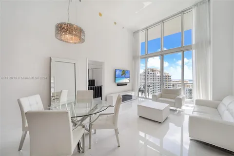 475 Brickell Ave # 2807, Miami FL 33131