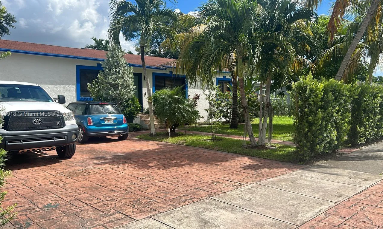 281 NW 147th St, Miami FL 33168