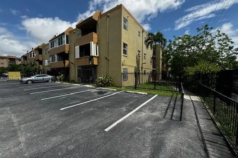 6070 W 18th Ave # 206, Hialeah FL 33012