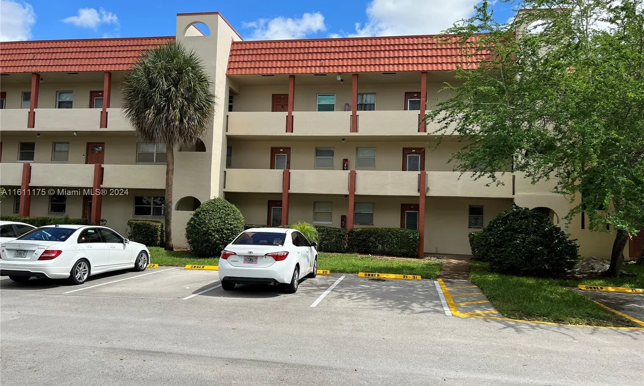 3071 E Sunrise Lakes Dr # 104, Sunrise FL 33322