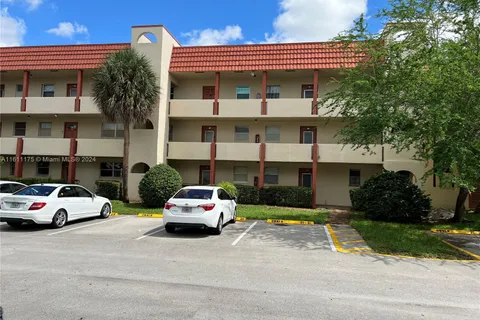 3071 E Sunrise Lakes Dr # 104, Sunrise FL 33322