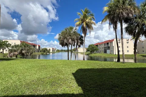 3071 E Sunrise Lakes Dr # 104, Sunrise FL 33322