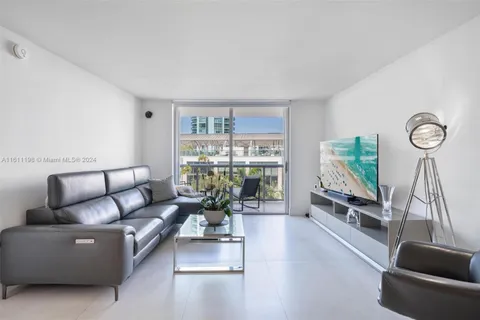 6039 Collins Ave # 734, Miami Beach FL 33140