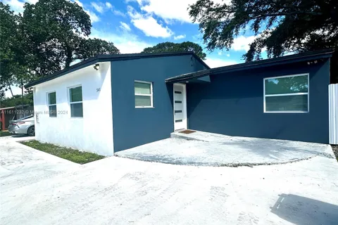 541 NE 142nd St, North Miami FL 33161