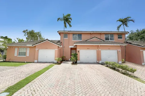 9050 NW 38th Pl, Sunrise FL 33351