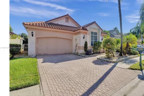 1525 W Lacosta Dr W, Pembroke Pines FL 33027