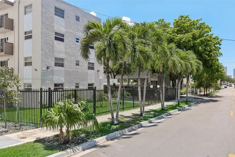 1337 NW 1st St # 2, Miami FL 33125