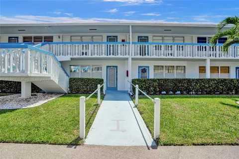 122 Oakridge I # 122, Deerfield Beach FL 33442