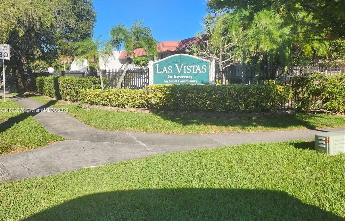 3551 Inverrary Dr # 304, Lauderhill FL 33319