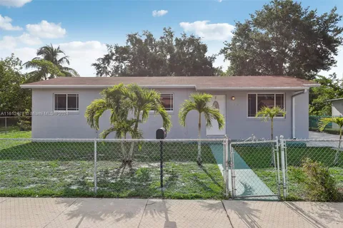 17951 NW 22nd Ct, Miami Gardens FL 33056