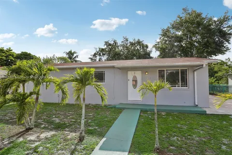 17951 NW 22nd Ct, Miami Gardens FL 33056