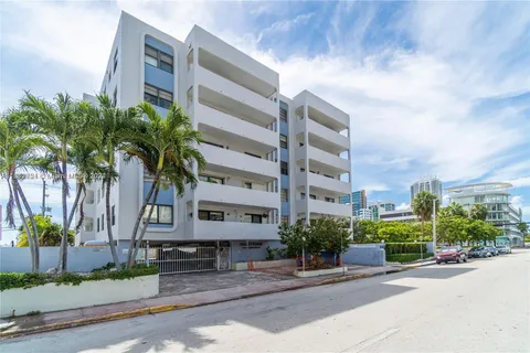 6725 Harding Ave # 302, Miami Beach FL 33141