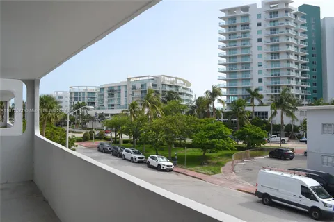 6725 Harding Ave # 302, Miami Beach FL 33141