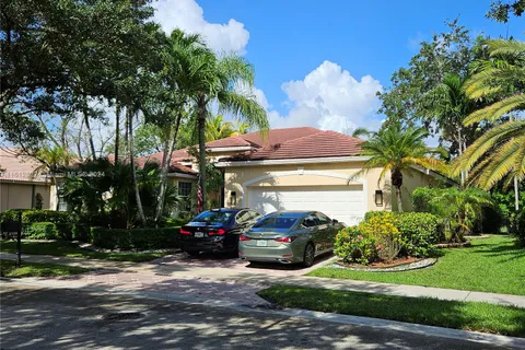 3739 Oak Ridge Cir, Weston FL 33331