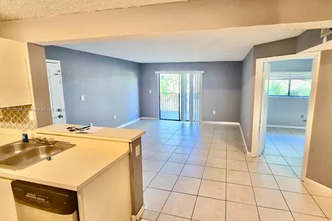 301 Palm Way # 304, Pembroke Pines FL 33025