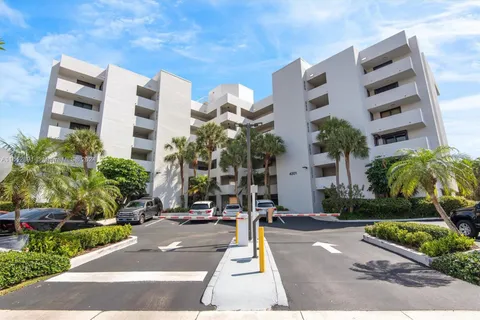 4201 N Ocean Dr # 504, Hollywood FL 33019