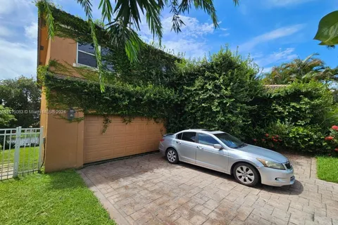 10790 Haydn Dr, Boca Raton FL 33498