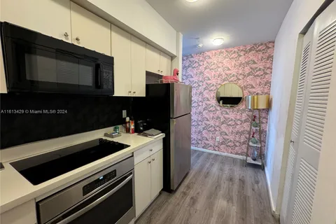 810 7 St # 207, Miami Beach FL 33139