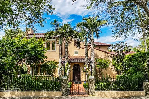 225 Alesio Ave, Coral Gables FL 33134