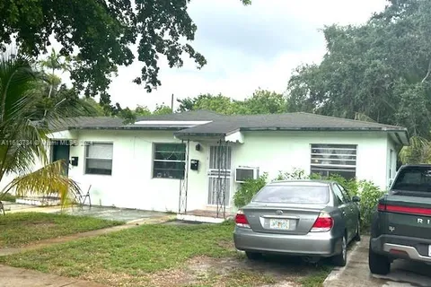 730 NE 131st St, North Miami FL 33161