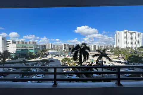 3505 S Ocean Dr # 402, Hollywood FL 33019