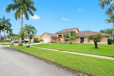 450 NW 195th Ave, Pembroke Pines FL 33029