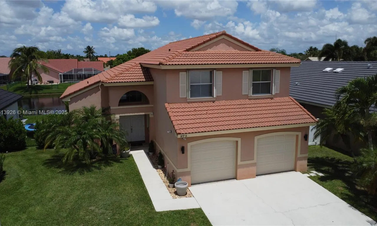 975 NW 165th Ave, Pembroke Pines FL 33028