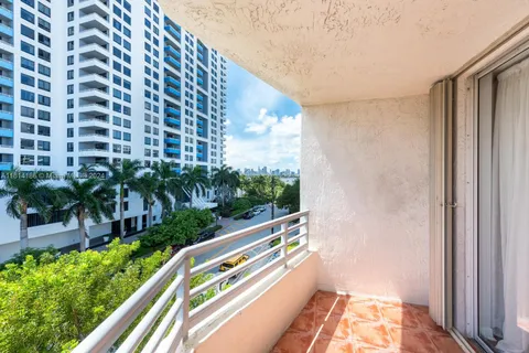 1401 Bay Rd # 503, Miami Beach FL 33139