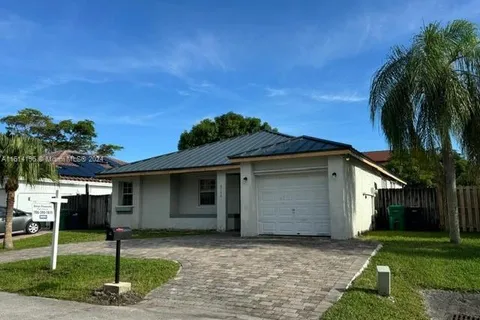 8564 SW 210th Ter, Cutler Bay FL 33189