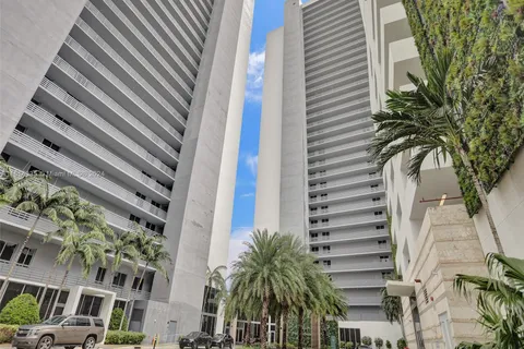 16385 Biscayne Blvd # 403, North Miami Beach FL 33160