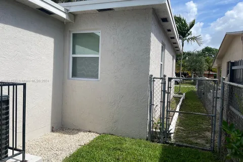 1260 NE 157th St, North Miami Beach FL 33162