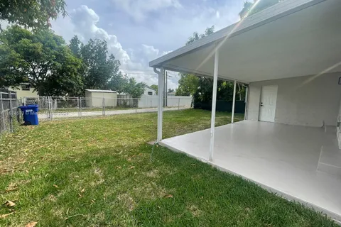 1260 NE 157th St, North Miami Beach FL 33162