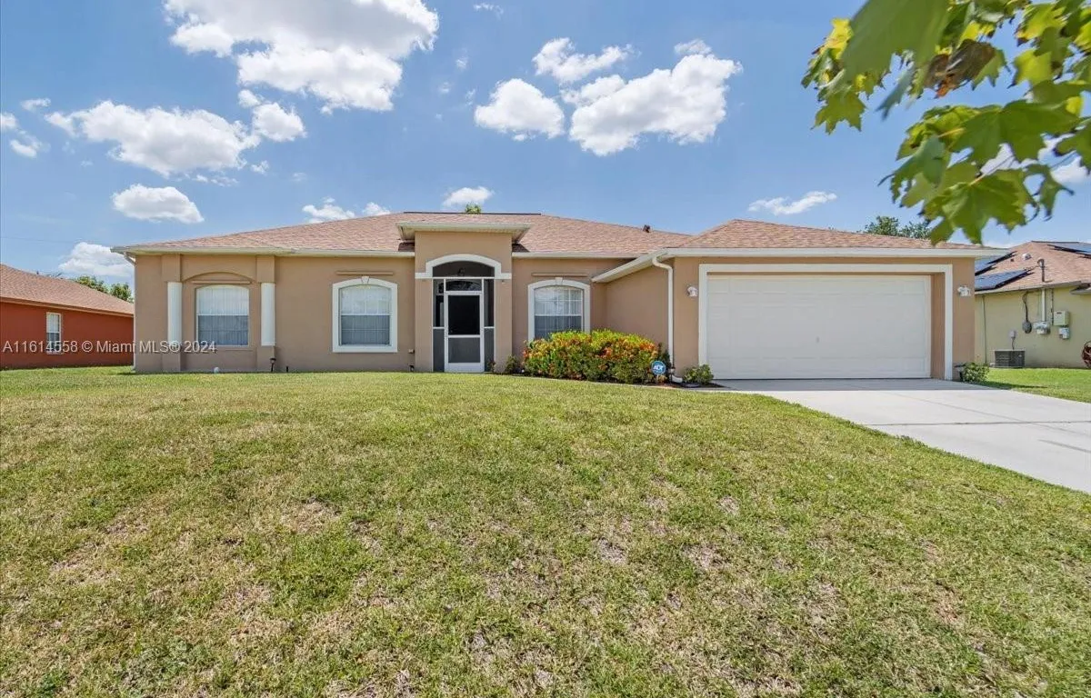 821 CARLFIELD AVE, Lehigh Acres FL 33971