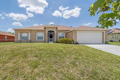 821 CARLFIELD AVE, Lehigh Acres FL 33971