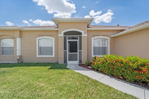 821 CARLFIELD AVE, Lehigh Acres FL 33971