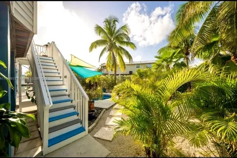 18 W Circle Dr, Key West FL 33040