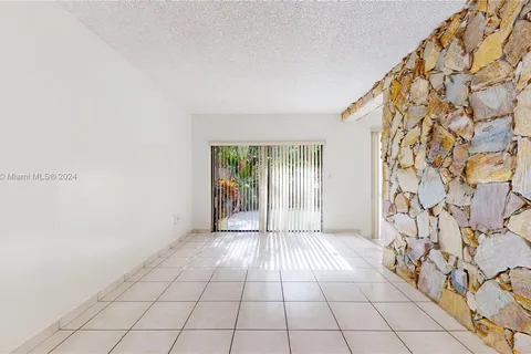 9650 Fontainebleau Blvd # 4, Miami FL 33172