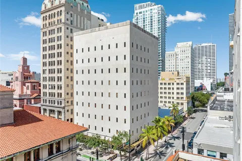 111 NE 1st St # 3, Miami FL 33132