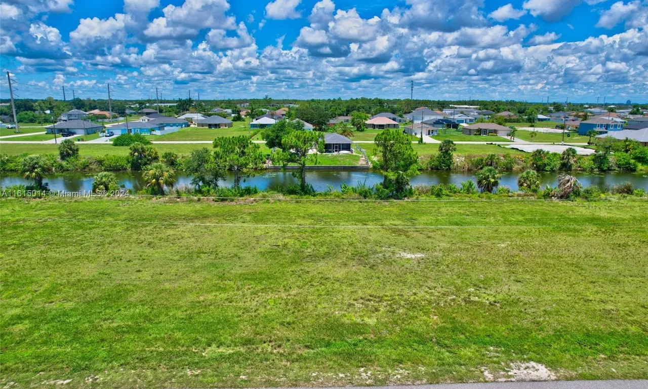 2625 NE 5th Pl, Cape Coral FL 33909