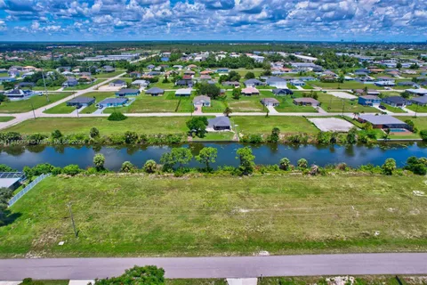 2625 NE 5th Pl, Cape Coral FL 33909