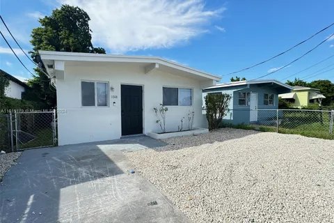 1564 NW 71st St, Miami FL 33147