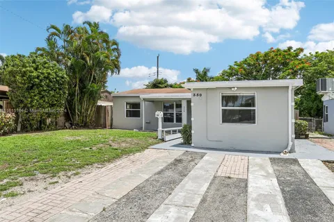 350 NE 56th St, Oakland Park FL 33334