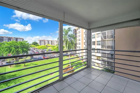 1300 Saint Charles Pl # 407, Pembroke Pines FL 33026